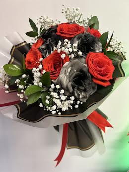 Bouquet De Rosas Rojas y Negras