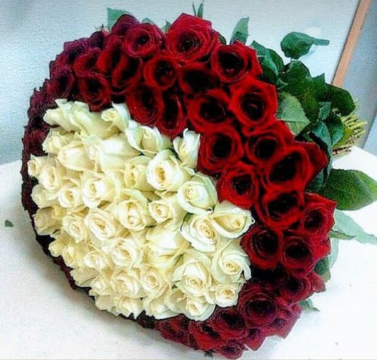 Bouquet de rosas rojas y blancas