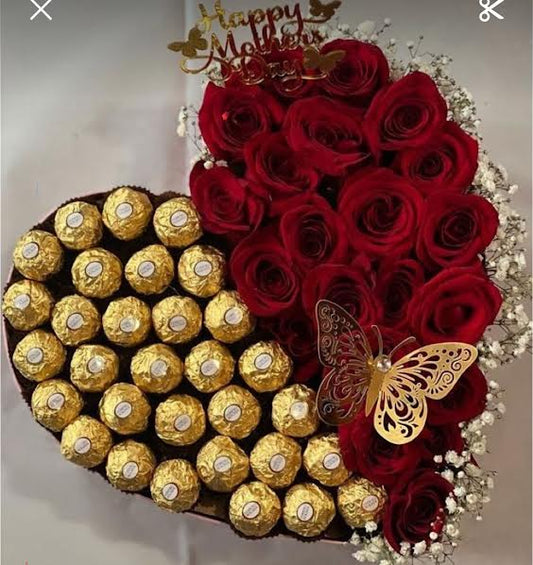 Caja de corazon, flores y ferreros