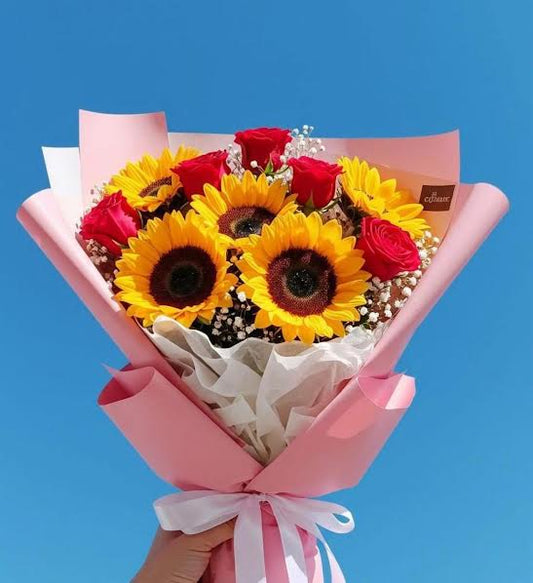 bouquet de girasoles con rosas