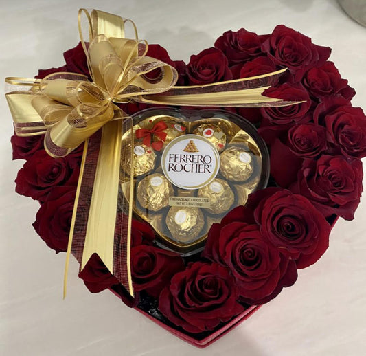 Caja de corazon, flores y ferreros